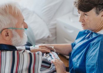 Czym jest tlenoterapia ➢ Wskazania i przeciwwskazania domowej tlenoterapii ➢ O czym pamiętać podczas domowego leczenia tlenem? Sprawdź koniecznie!