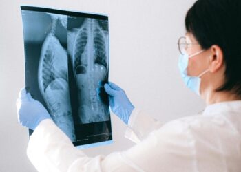 Jak dobrać odzież medyczną do specjalizacji? Zobacz!