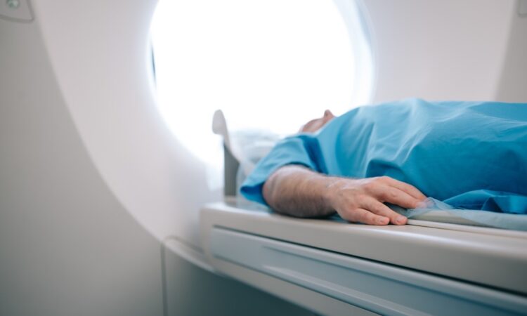 Tomograf komputerowy – budowa i działanie